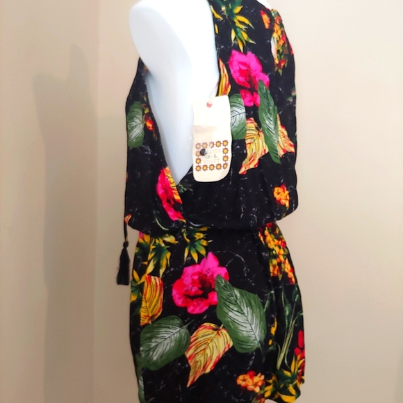 🔴 Floral Romper - Picture 2 of 4